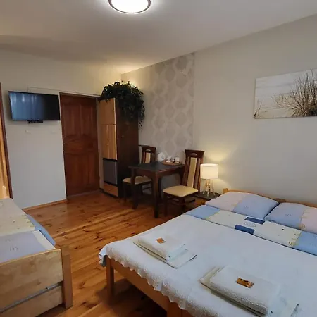 Aven'A Pokoje Goscinne Z Basenem Ujście-Darłowskie Exterior foto