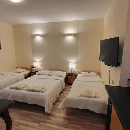 Aven'A Pokoje Goscinne Z Basenem Ujście-Darłowskie Exterior foto