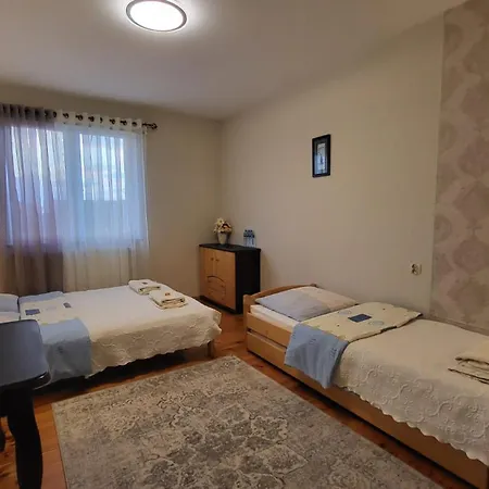 Aven'A Pokoje Goscinne Z Basenem Ujście-Darłowskie Exterior foto