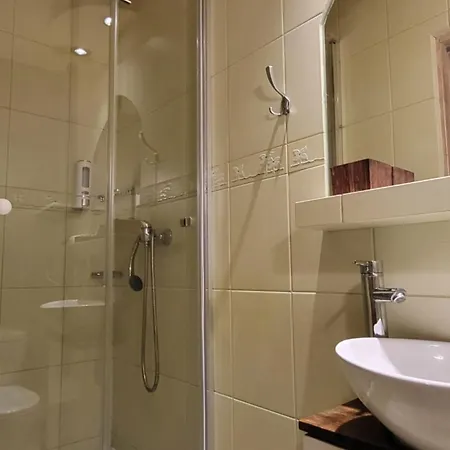 Aven'A Pokoje Goscinne Z Basenem Ujście-Darłowskie Exterior foto