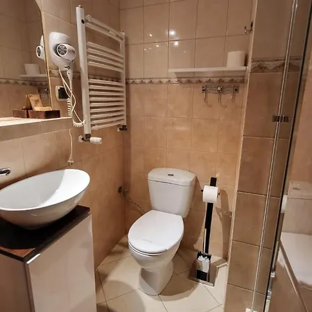 Aven'A Pokoje Goscinne Z Basenem Ujście-Darłowskie Exterior foto