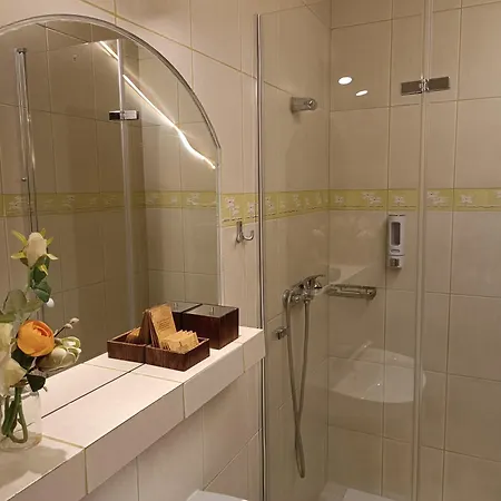 Aven'A Pokoje Goscinne Z Basenem Ujście-Darłowskie Exterior foto