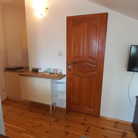 Aven'A Pokoje Goscinne Z Basenem Ujście-Darłowskie Exterior foto
