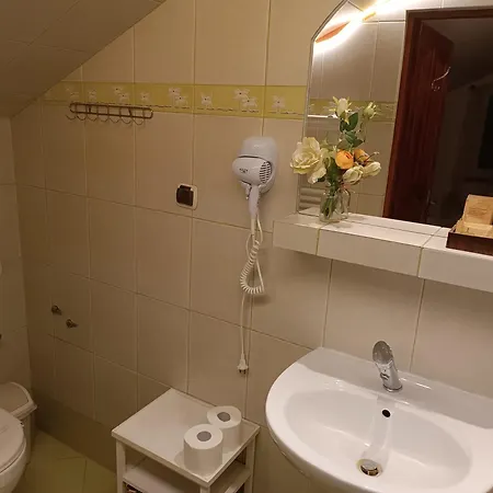 Aven'A Pokoje Goscinne Z Basenem Ujście-Darłowskie Exterior foto