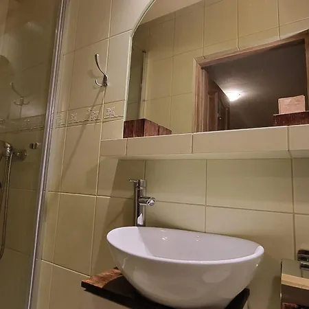 Aven'A Pokoje Goscinne Z Basenem Ujście-Darłowskie Exterior foto