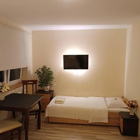 Aven'A Pokoje Goscinne Z Basenem Ujście-Darłowskie Exterior foto