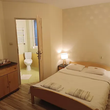 Aven'A Pokoje Goscinne Z Basenem Ujście-Darłowskie Exterior foto