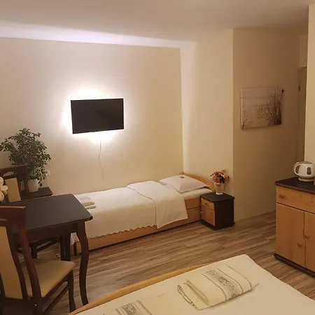 Aven'A Pokoje Goscinne Z Basenem Ujście-Darłowskie Exterior foto