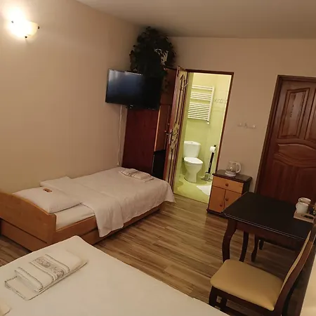 Aven'A Pokoje Goscinne Z Basenem Ujście-Darłowskie Exterior foto