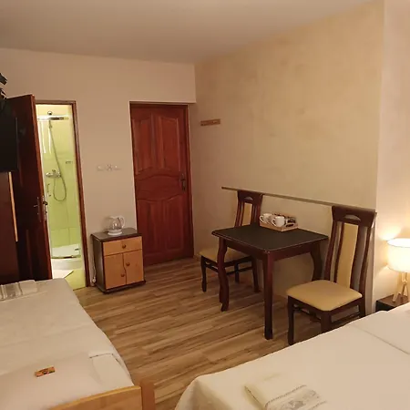 Aven'A Pokoje Goscinne Z Basenem Ujście-Darłowskie Exterior foto