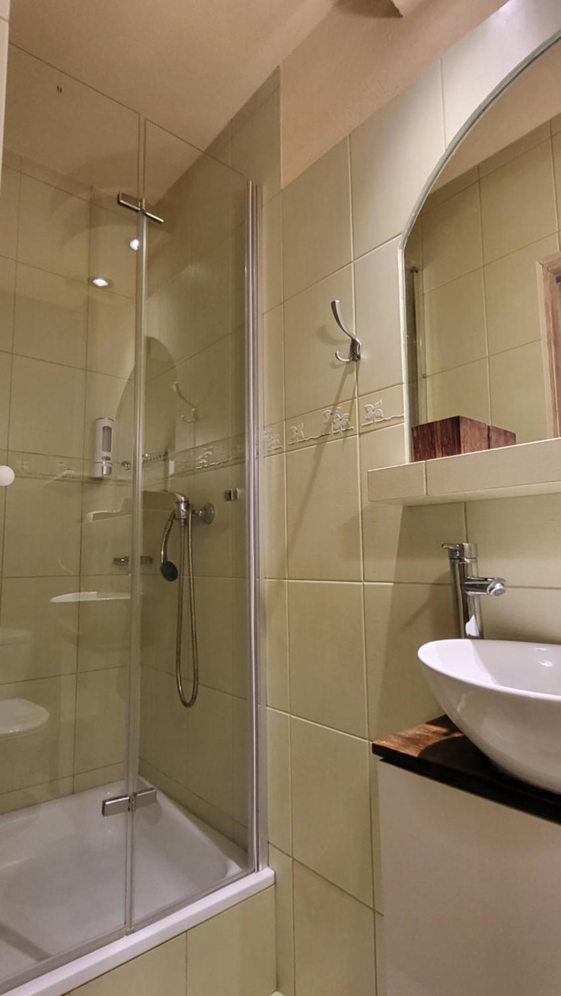 Aven'a Goscinne Z Basenem Privatunterkunft