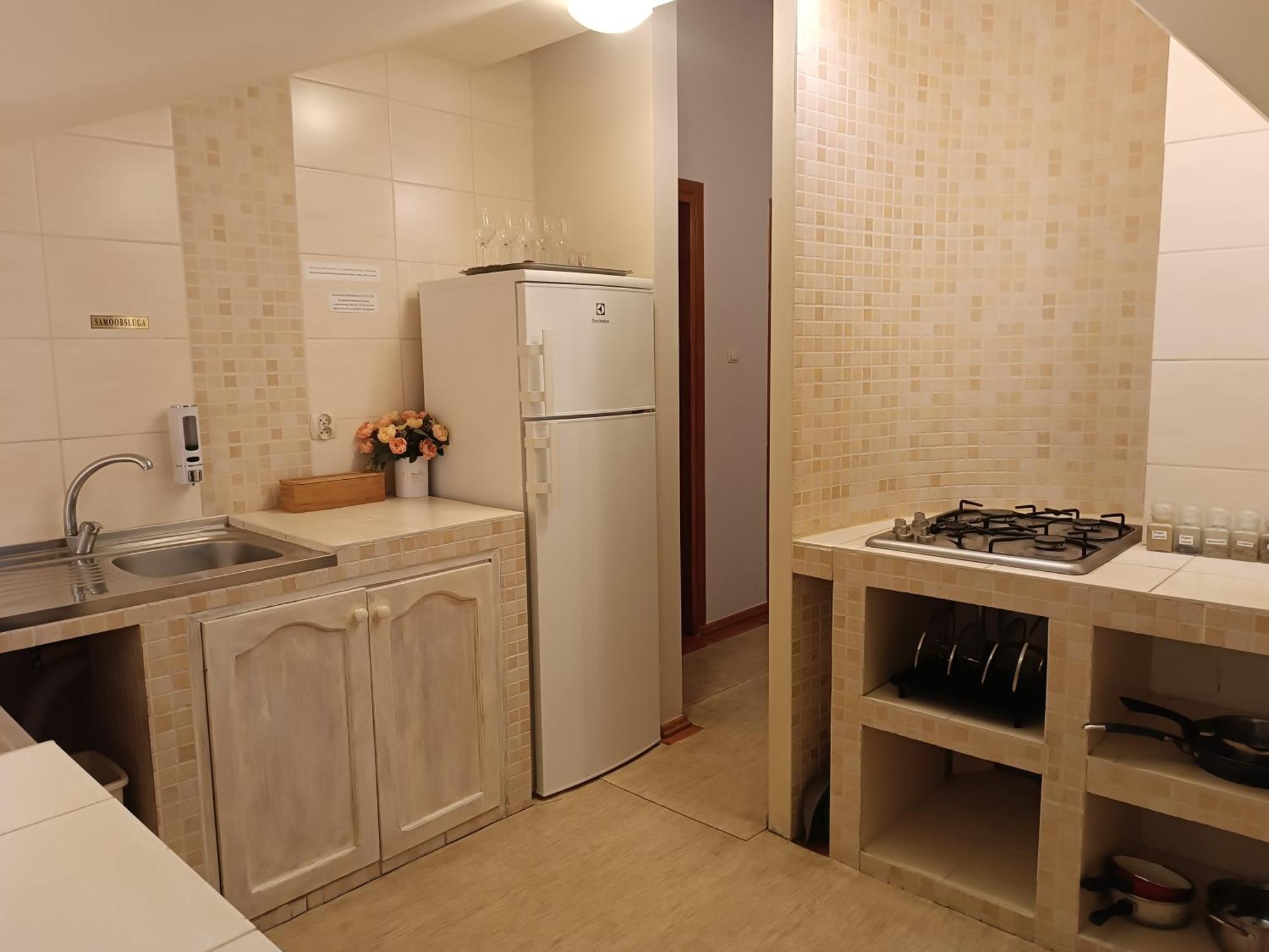 Aven'a Goscinne Z Basenem Privatunterkunft *